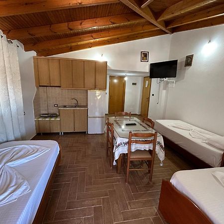 Caushi Apartments Ксамил Екстериор снимка