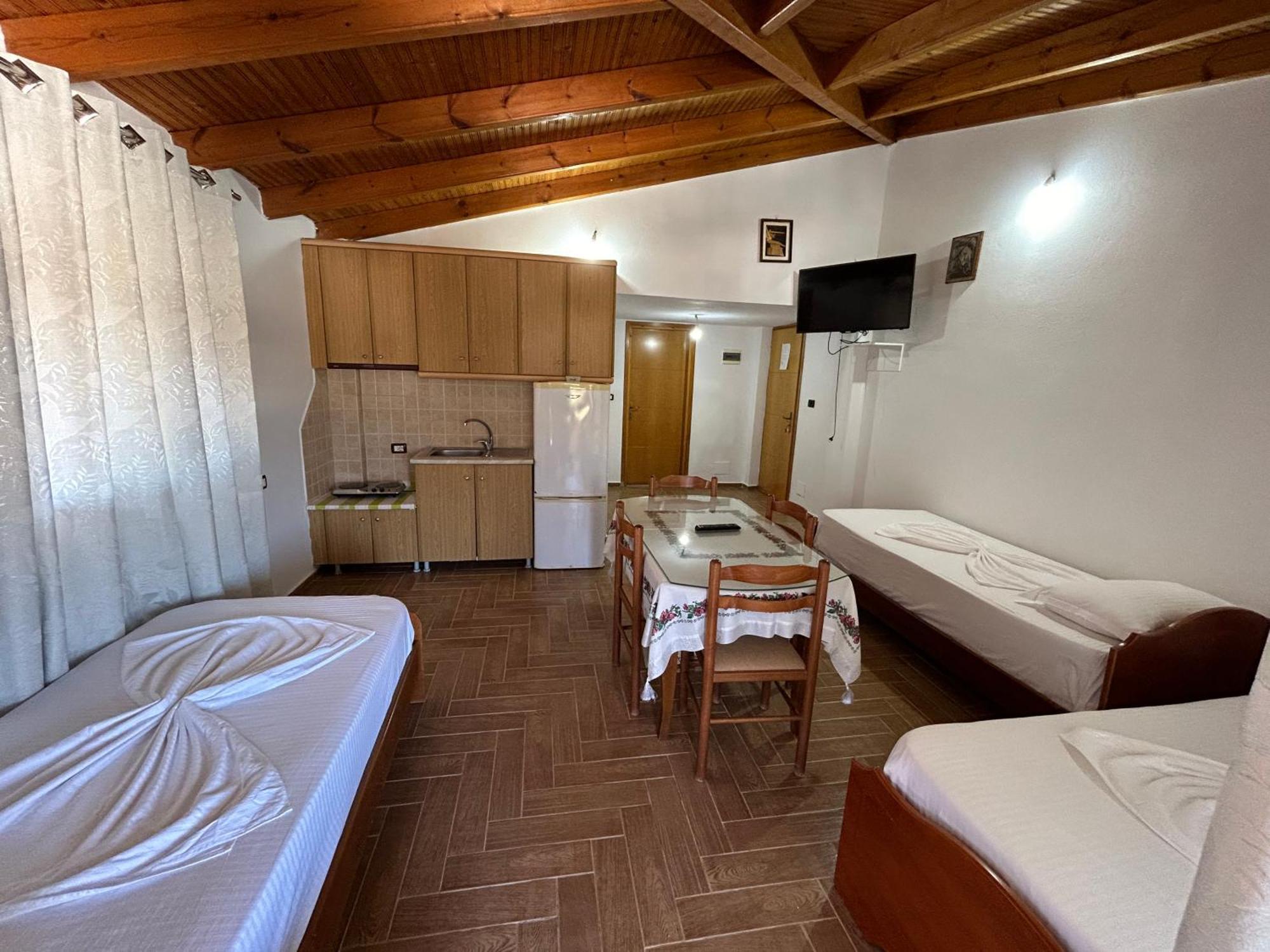Caushi Apartments Ксамил Екстериор снимка