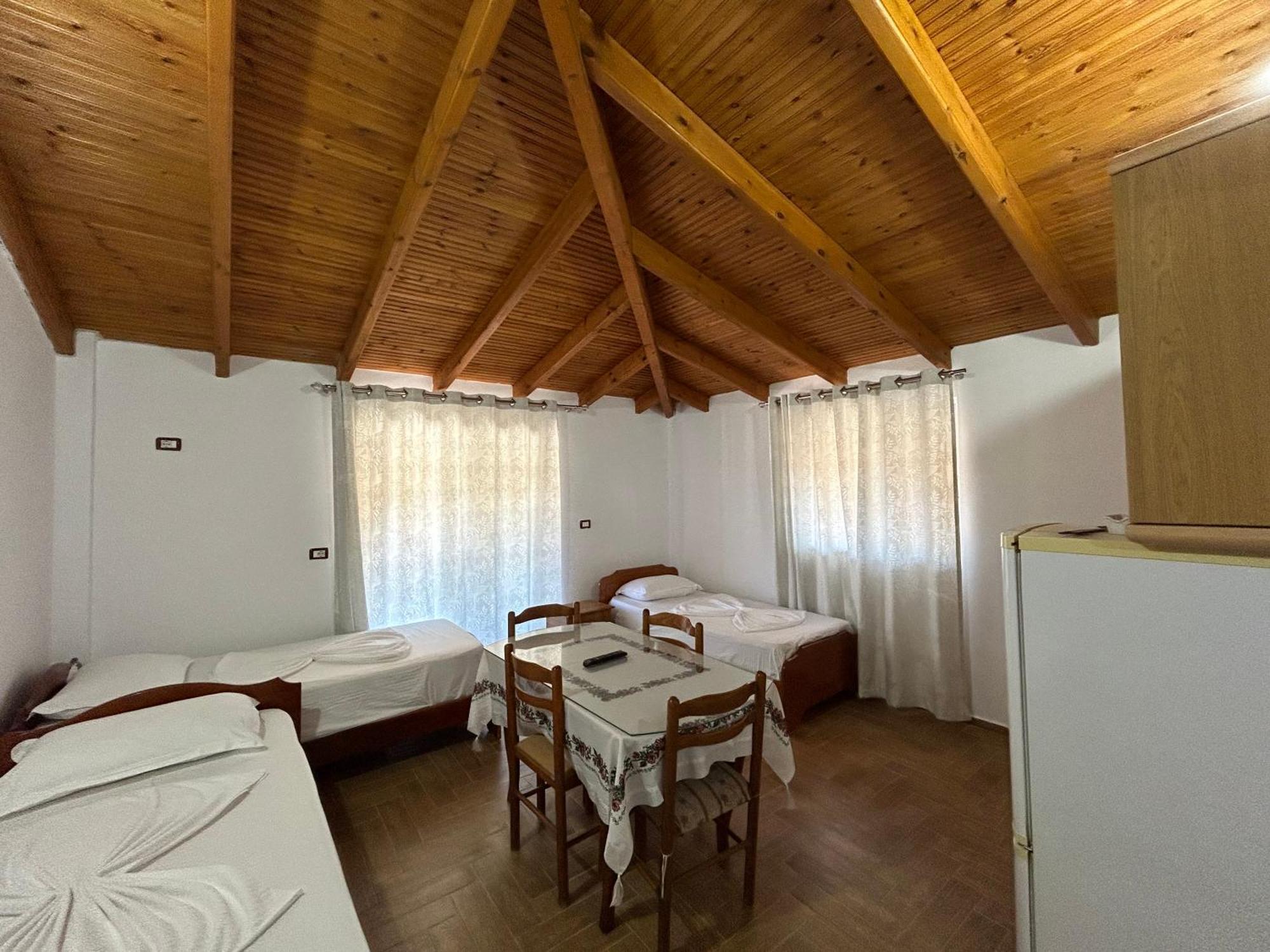 Caushi Apartments Ксамил Екстериор снимка