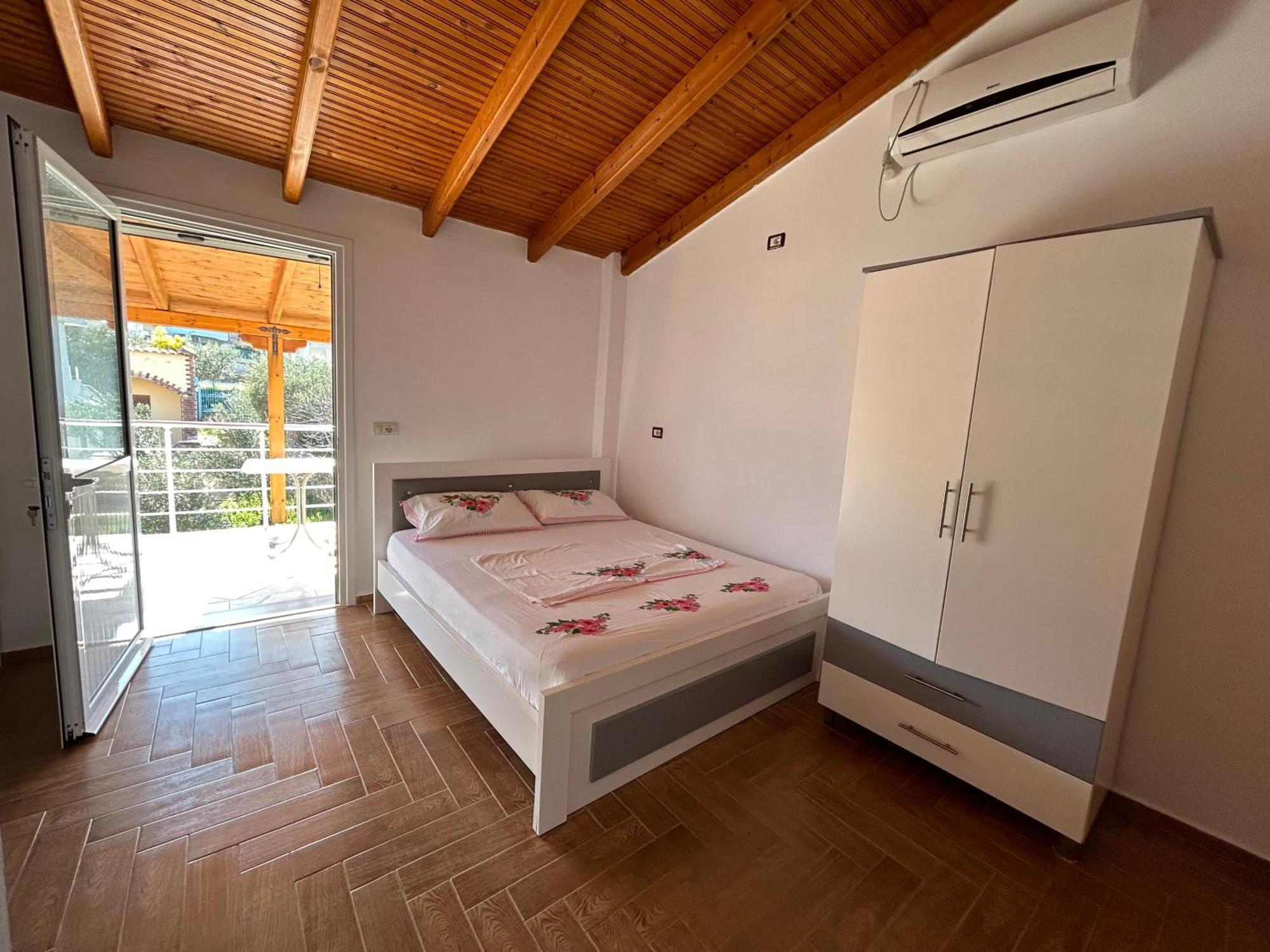 Caushi Apartments Ксамил Екстериор снимка