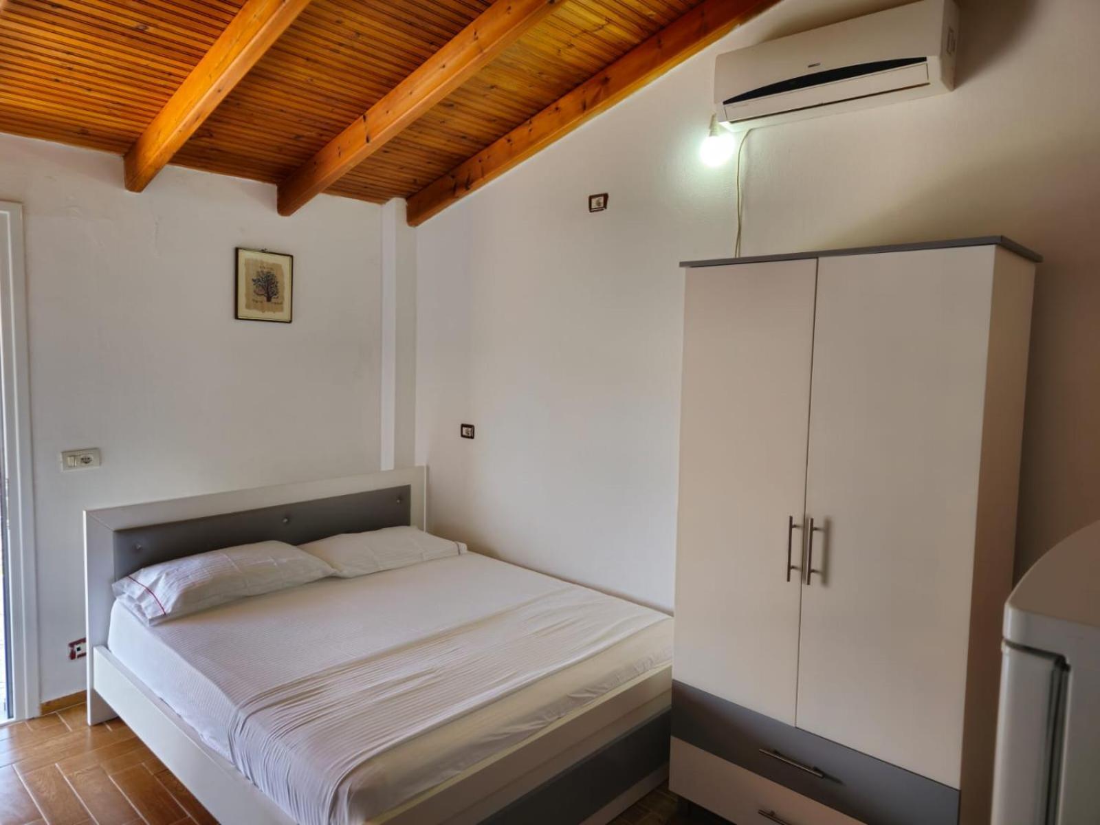 Caushi Apartments Ксамил Екстериор снимка