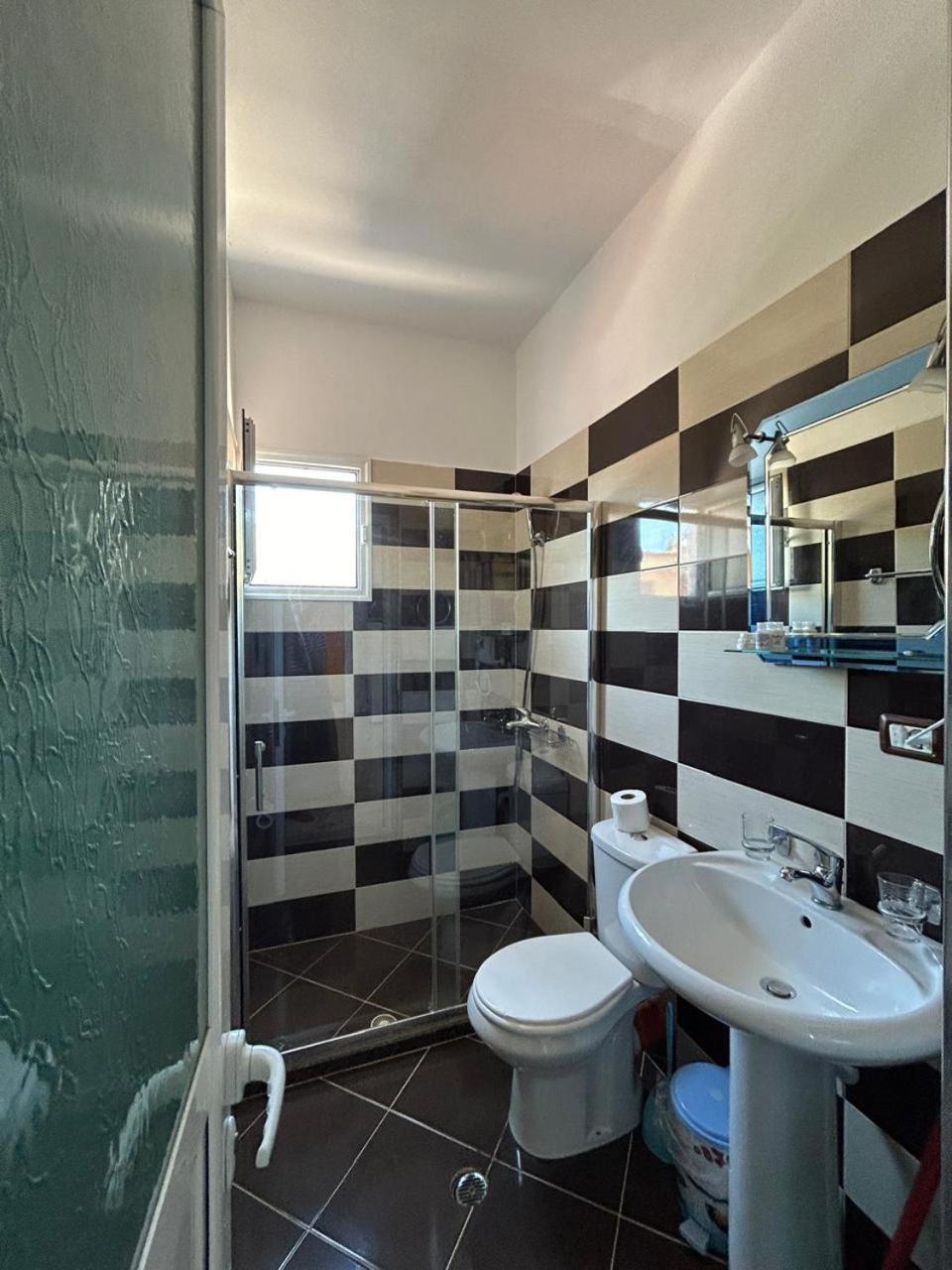 Caushi Apartments Ксамил Екстериор снимка