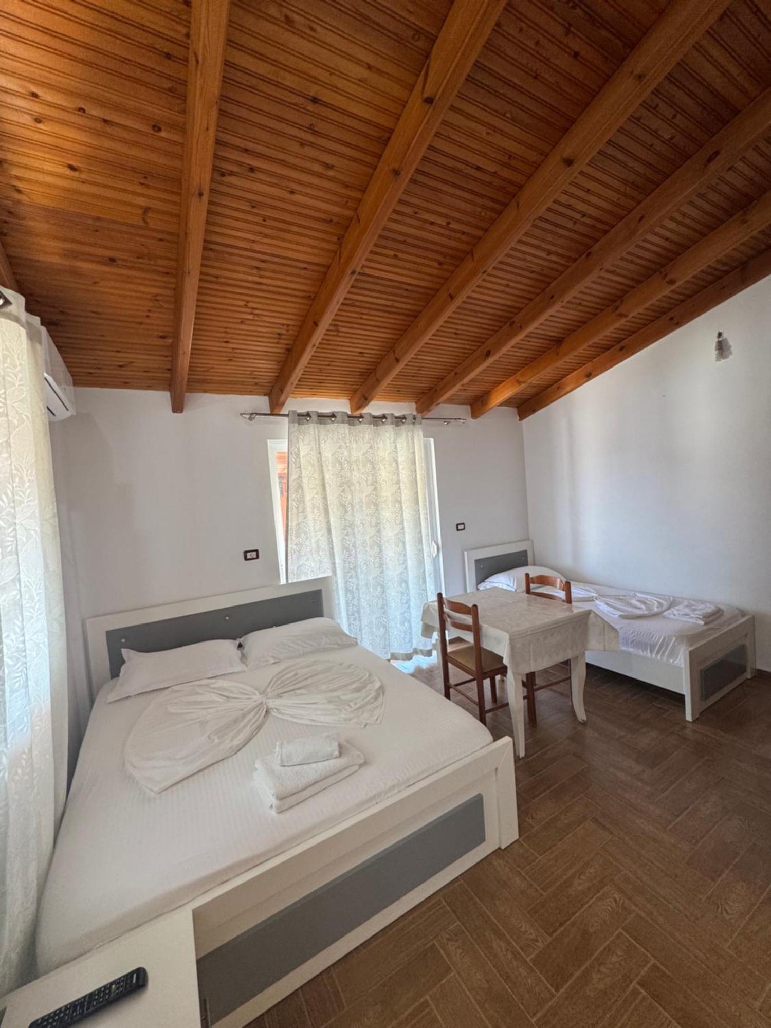 Caushi Apartments Ксамил Екстериор снимка