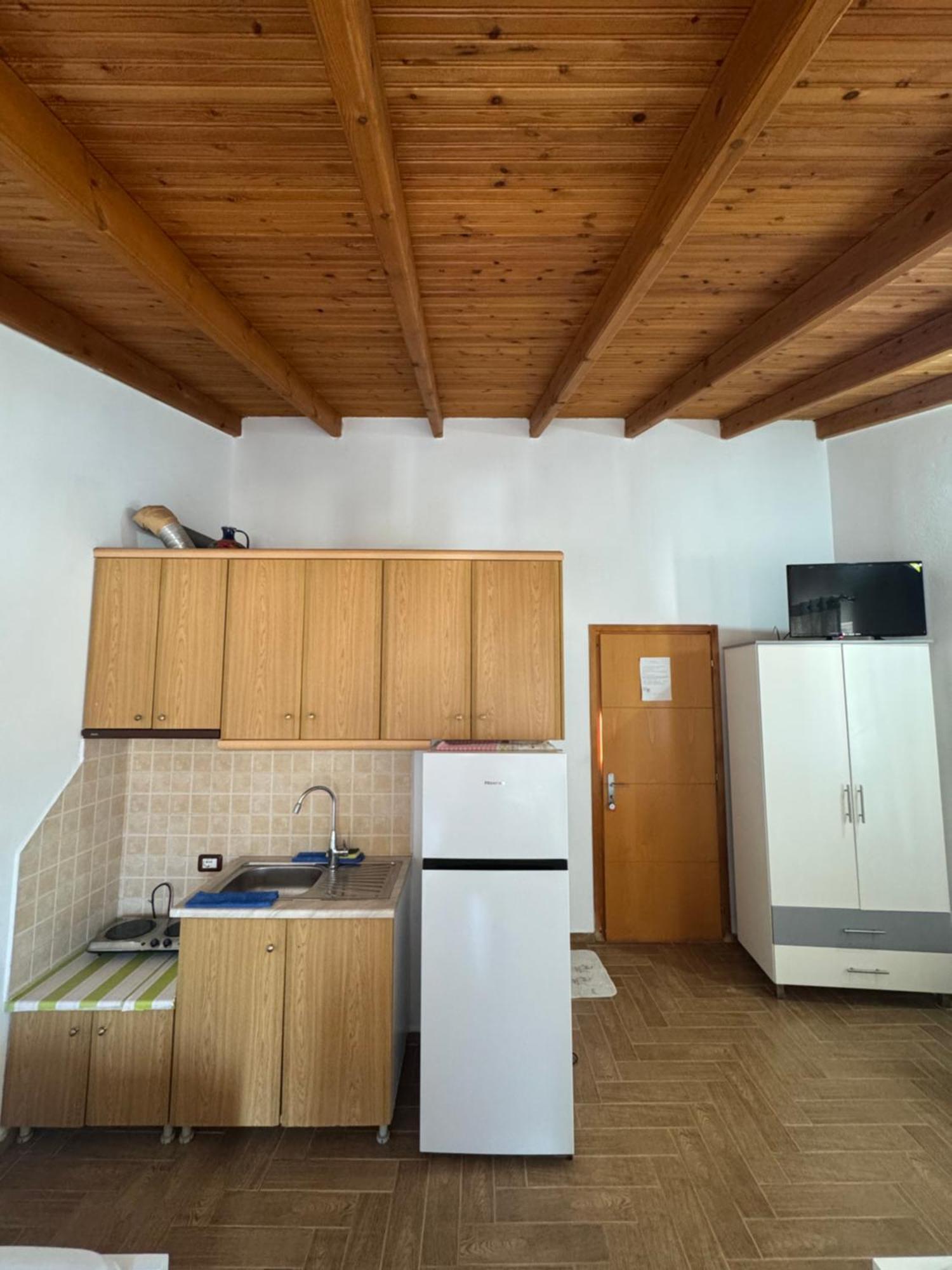 Caushi Apartments Ксамил Екстериор снимка